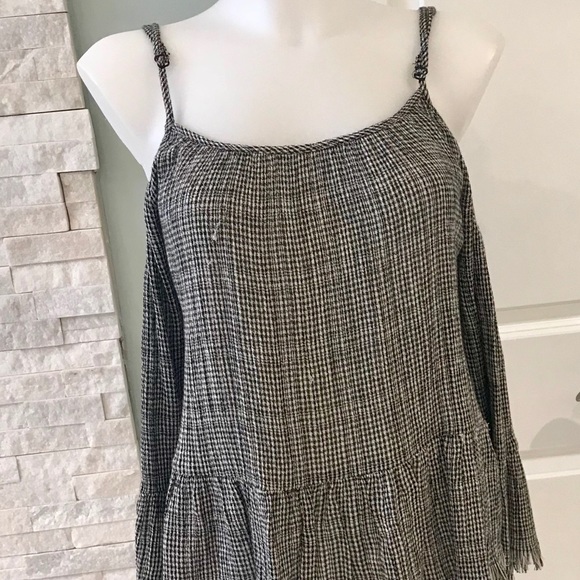 En Creme Tops - Cold shoulder with straps distressed top